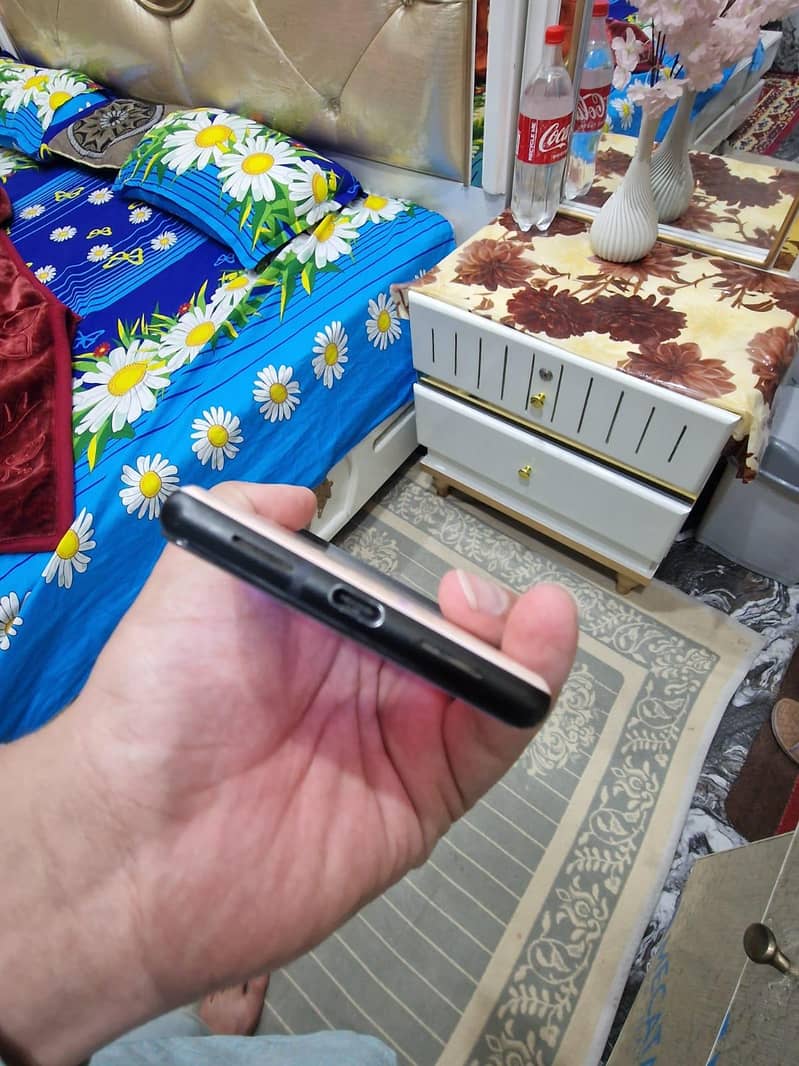 Pixel 6 10/10 condition 1