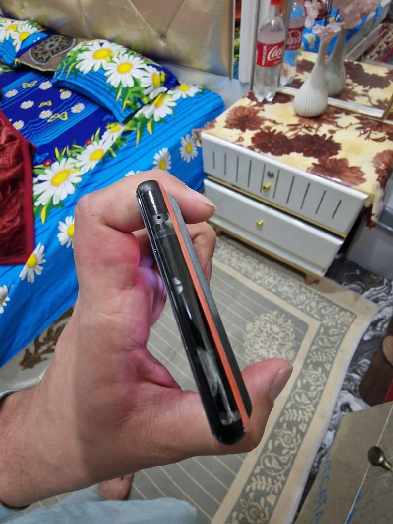 Pixel 6 10/10 condition 4