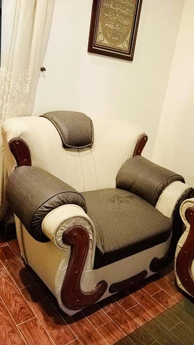 7 seater master molty sofa set.