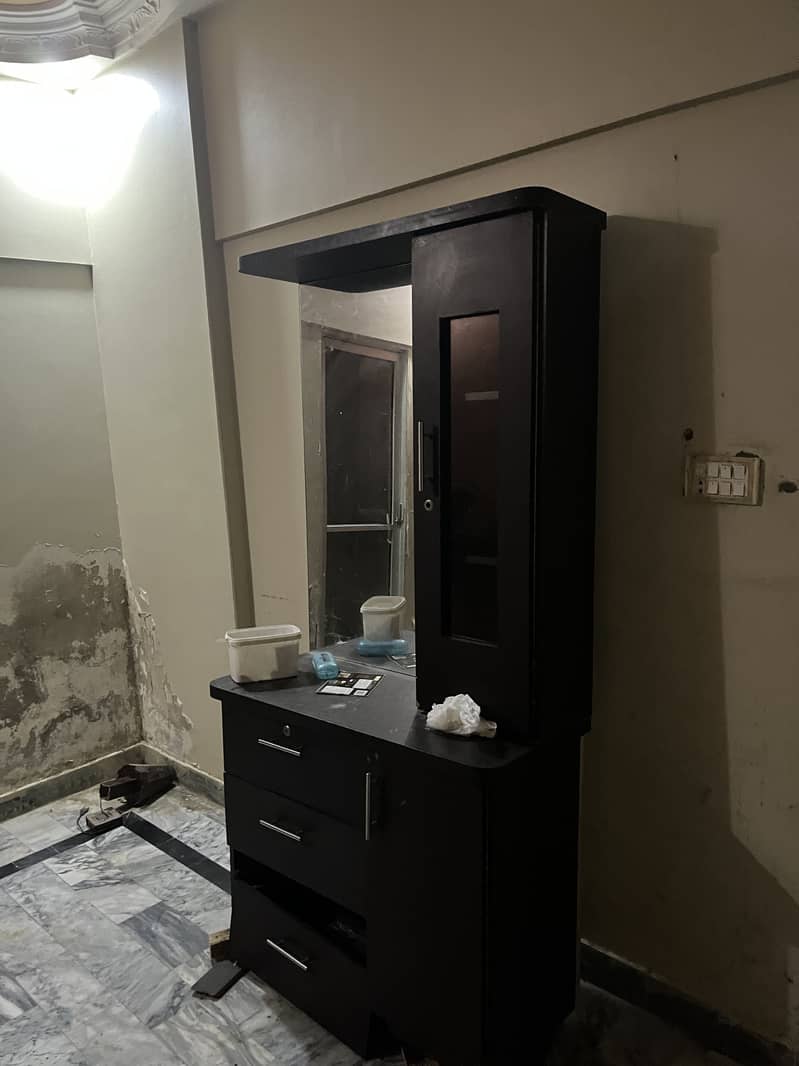 Dressing Table with Mirror 0