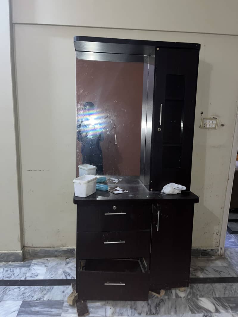 Dressing Table with Mirror 3
