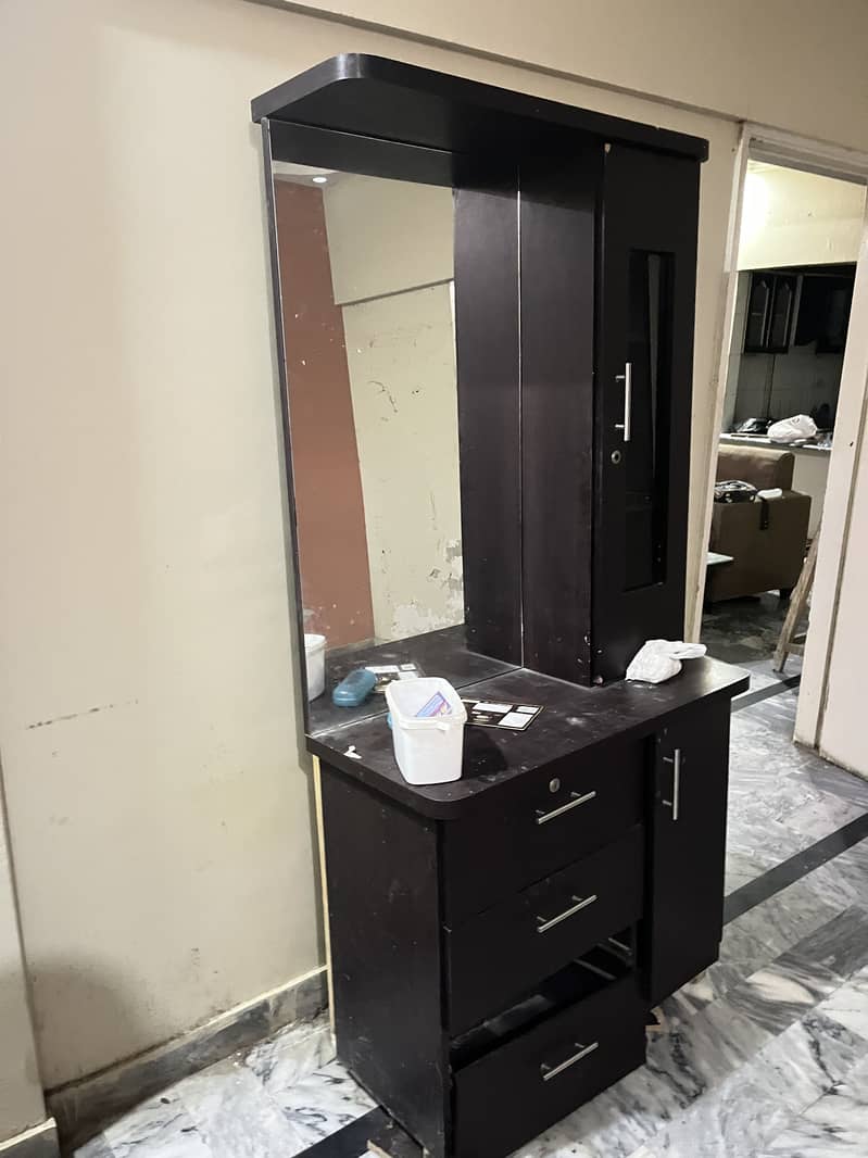 Dressing Table with Mirror 4