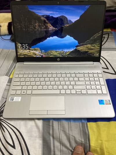 HP 11th gen core i5  intel Iris Xe