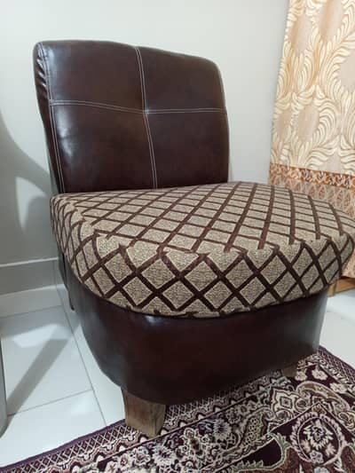 immaculate 5 seater sofa set