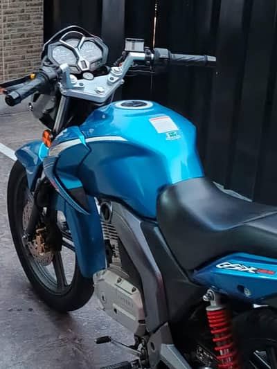 Suzuki gsx 125 blue