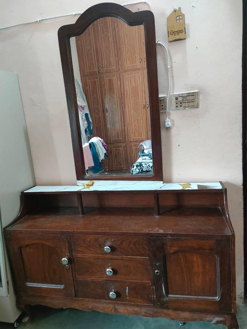 dressing table 0