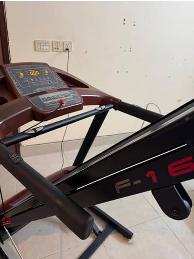 UAE brand imported treadmill machine with incline perfect condition
