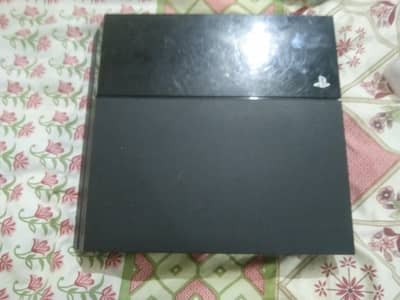 PS4 FAT 500GB WITH TWO CONTROLLERS