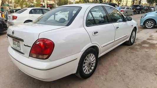 Nissan Sunny 2011