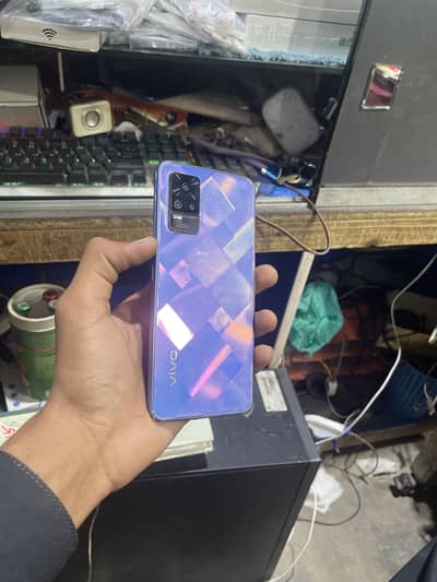 vivo v21e with box