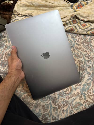 Macbook Pro 17 - Panel needs replacement