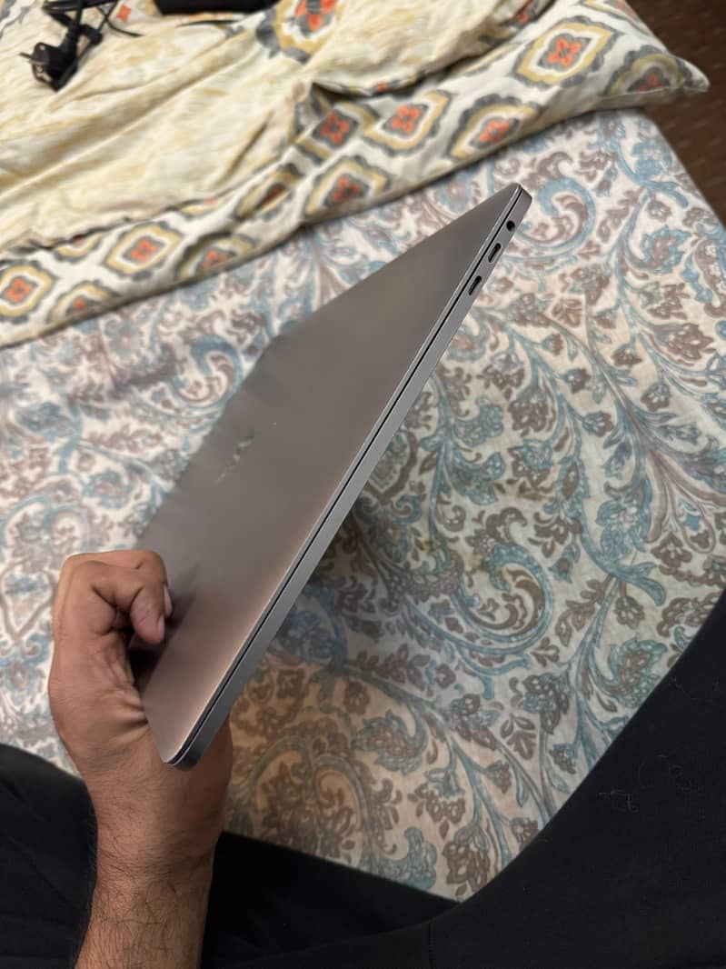 Macbook Pro 17 - Panel needs replacement 1