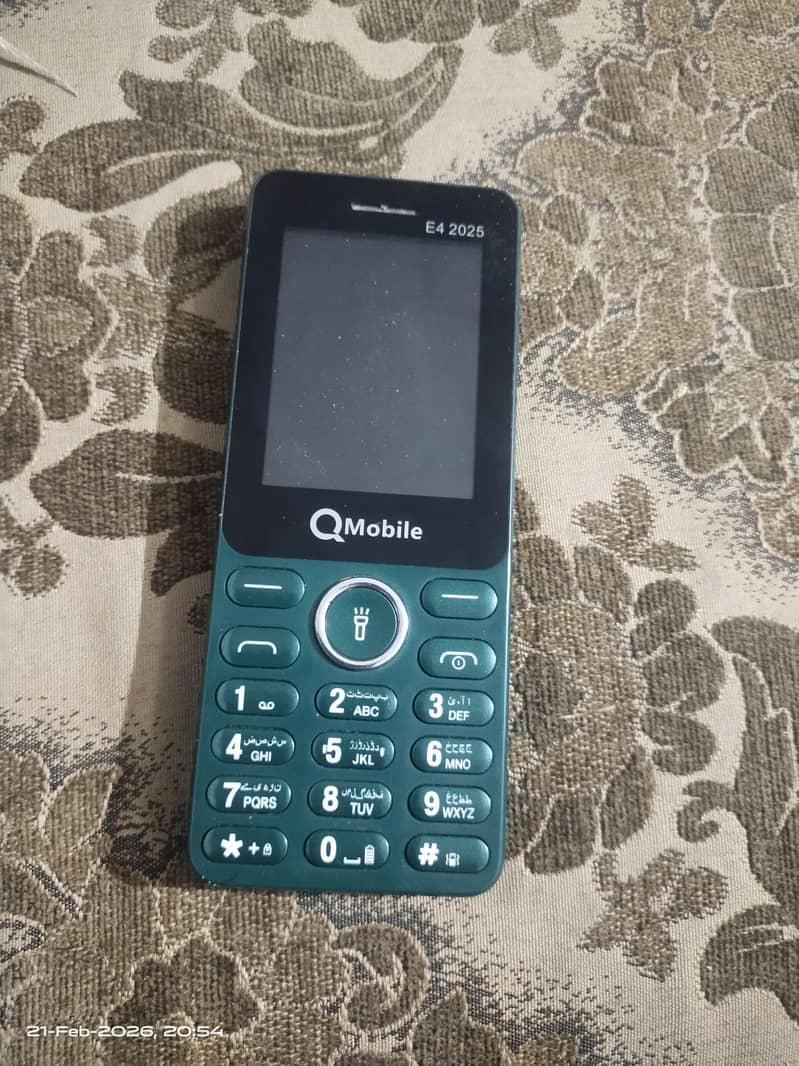 Q mobile e4 2025 0