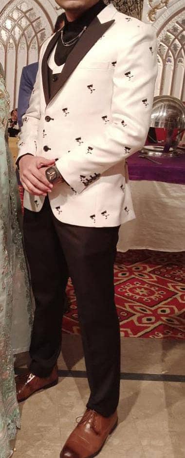 3 PC suit size 36 4000/-