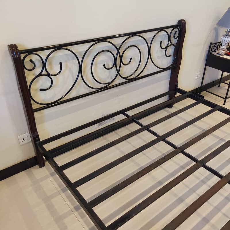 only double bed with side table 1