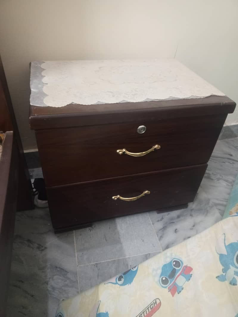 Double Bed,side tables, dressing 4