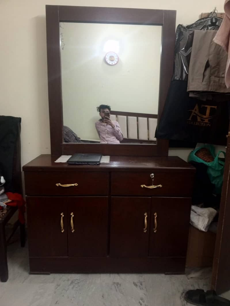 Double Bed,side tables, dressing 6