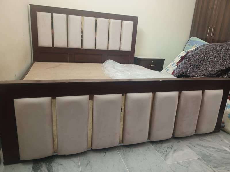 Double Bed,side tables, dressing 8