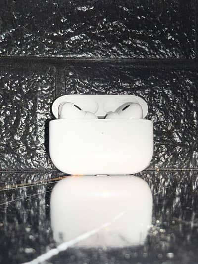 Original Apple AirPods 2nd Gen- Excellent Condition