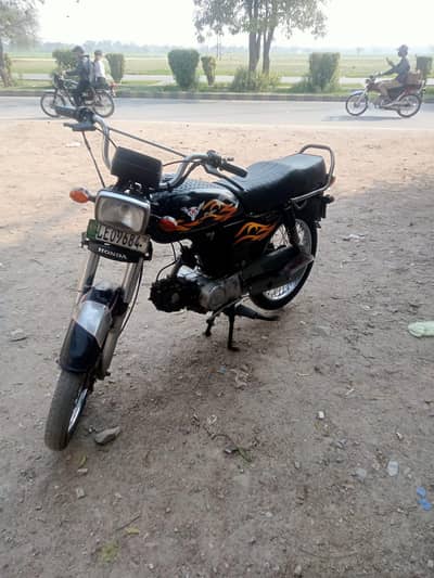 I am selling my bike 1st owner good condition no work reqwerd