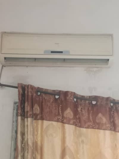 1.5 ton used ac for urgent sale