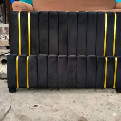 Poshish Double bed king Size in new Condition