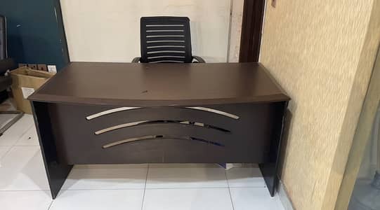 Executive Office Tables with side table for home or office use