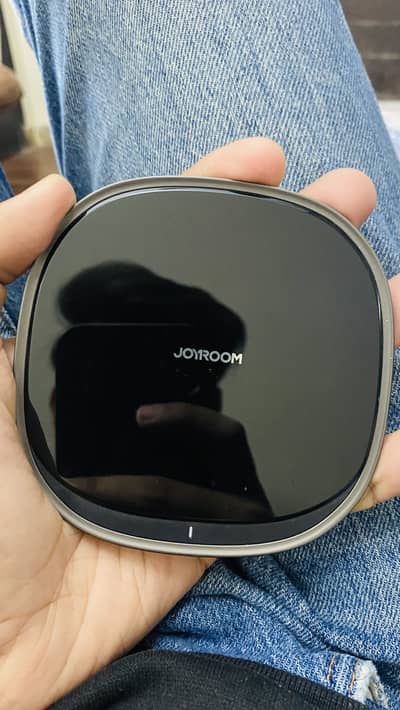 Joyroom wireless charger for iphone and android