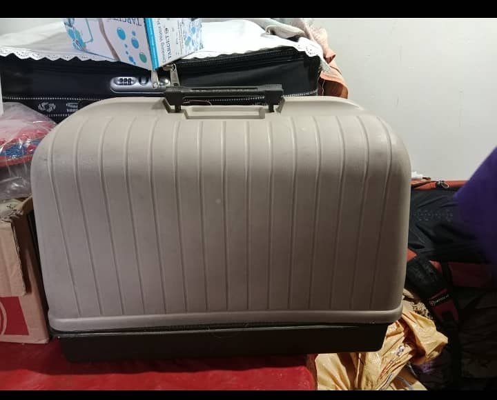 Singer sewing machine 4