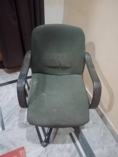 Rolling chair in good condition