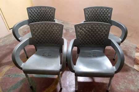 Set of 4 Plastic Chairs | Perfect condition