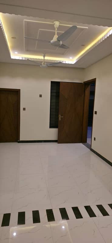 7 marla first flour available for rent