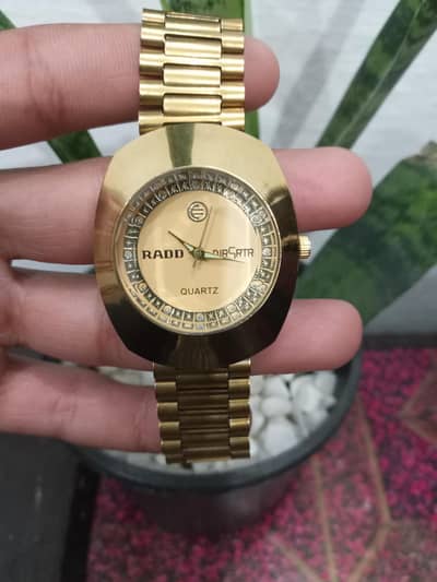 Elegant Golden Quartz guys Watch – Stylish & Affordable