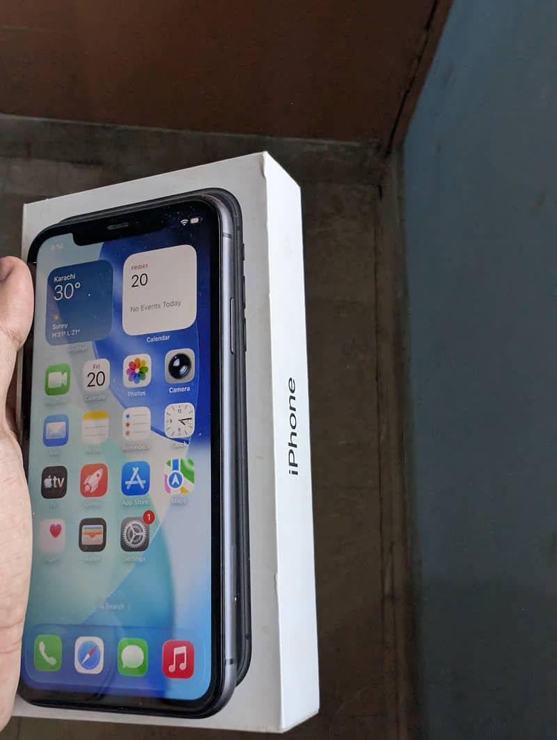 Iphone 11 + box 6