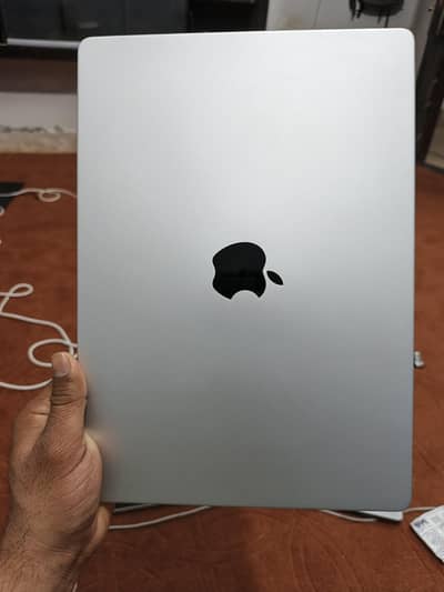 Apple m1 pro a2442 16/512