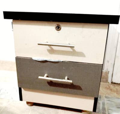 Sirf 2 mahine use hua hai, condition bilkul theek aur mazboot hai.