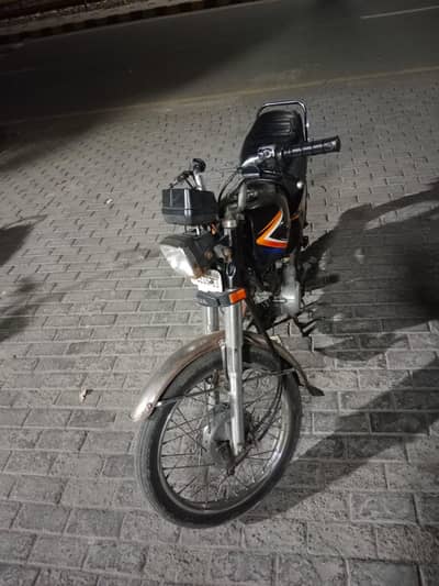 Honda 125 argent sale krni ha