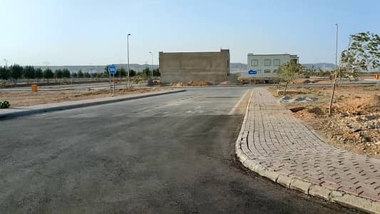 272sq yd Plots at Precicnt-30 Near Jinnah FOR SALE. Chance Deals for Investors and End Users