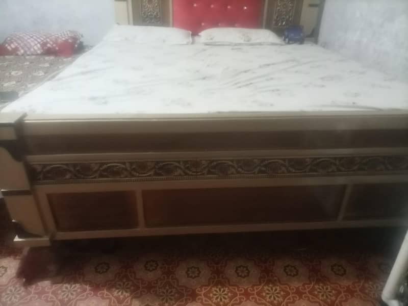 bed dressing side tabel 1