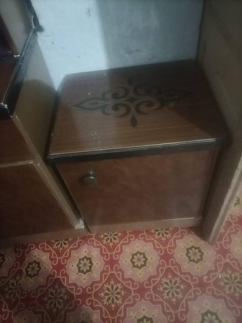 bed dressing side tabel 3