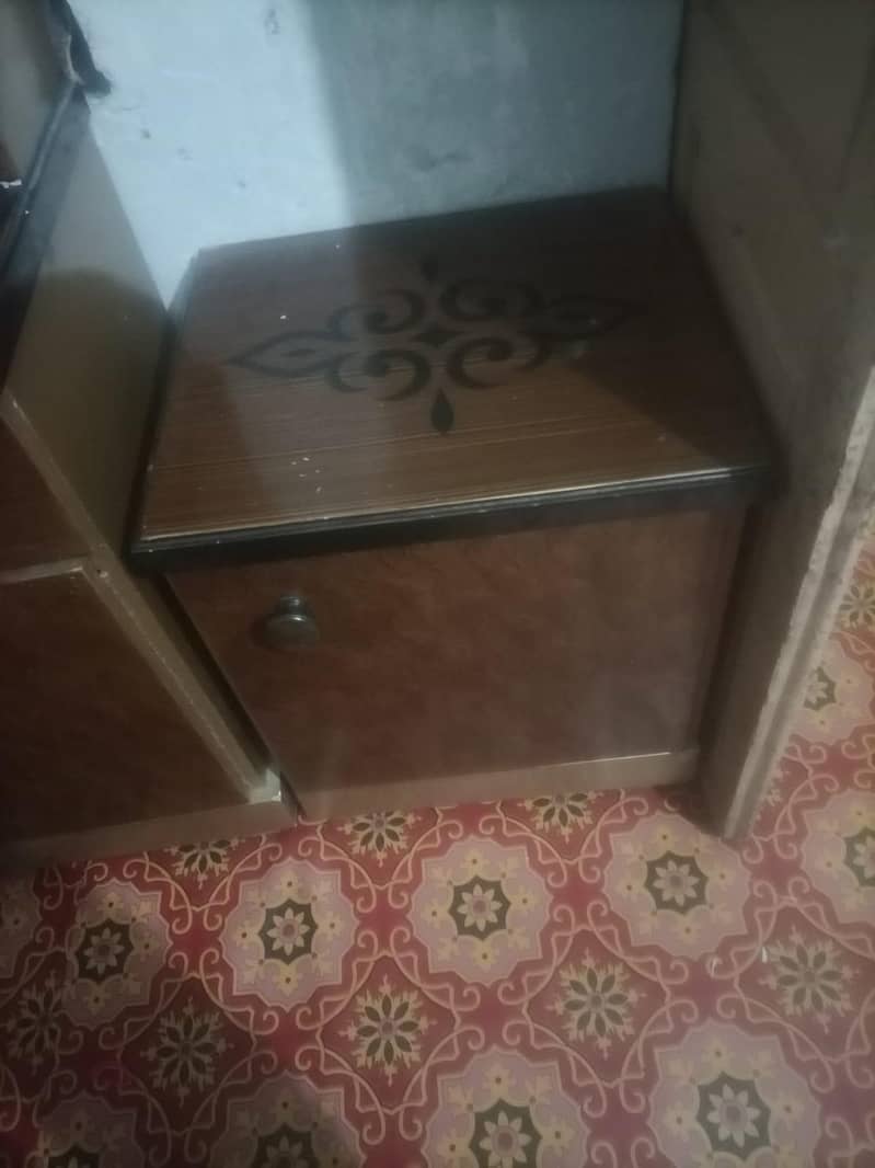 bed dressing side tabel 4