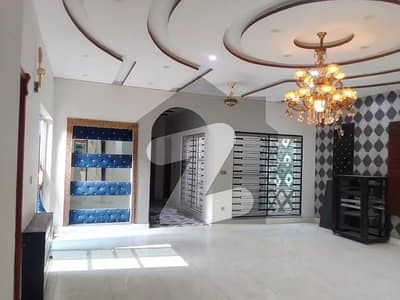 1 kanal Outstanding Almost Brand New Upper Portion FOR SILENT OFFICE In Johar Town Near EMPORIUM MALL Prime Location