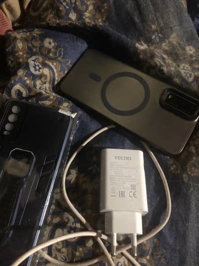 Vivo Y20 4/64 with charger and 2 covers