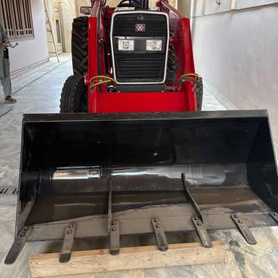 Unused MF385 2021 with new commercial loader installed