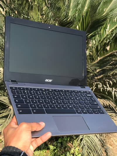 Acer c740 Intel Celeron 5th gen 4gb ram 128ssd laptop