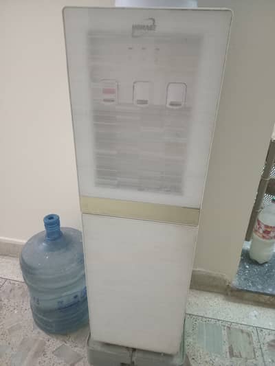 Homage water dispenser