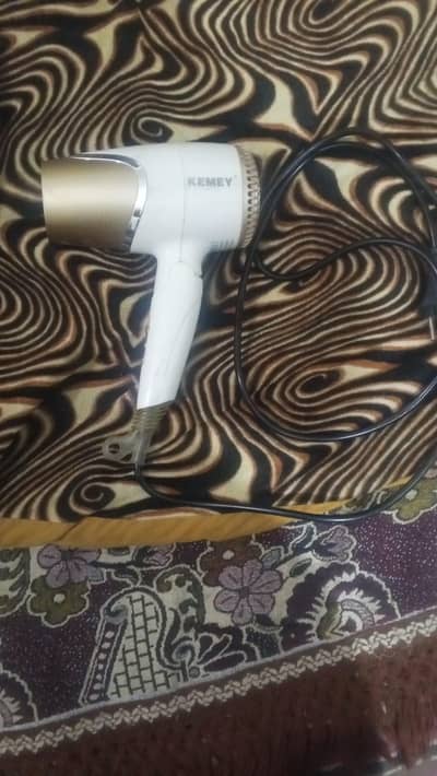 Hair dryer (kemey company)