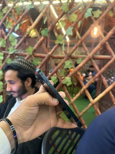 iPhone 13 128 GB JV sim time available battery health 86 water pack