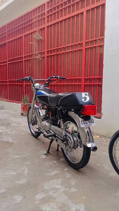 urgent sale I need money. 03255581157 Cotman whstssp more. detial