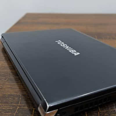 core i5+ 8 gb ram + ssd ye combination  is price me mushkil he mile ga